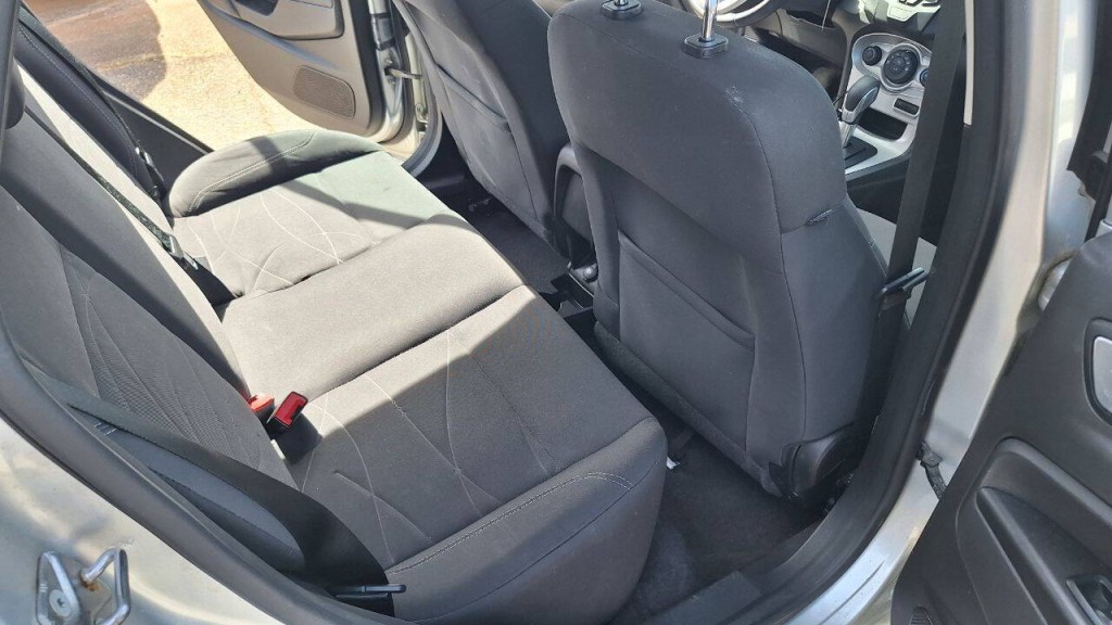 2016 Ford Fiesta Image 21