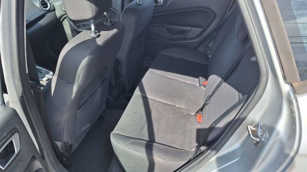 2016 Ford Fiesta Image 22