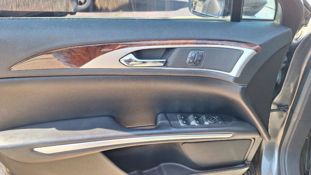 2016 Lincoln MKZ Image 12