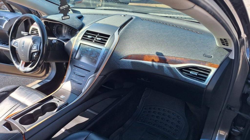 2016 Lincoln MKZ Image 20