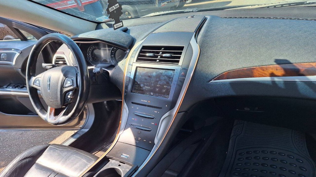 2016 Lincoln MKZ Image 21