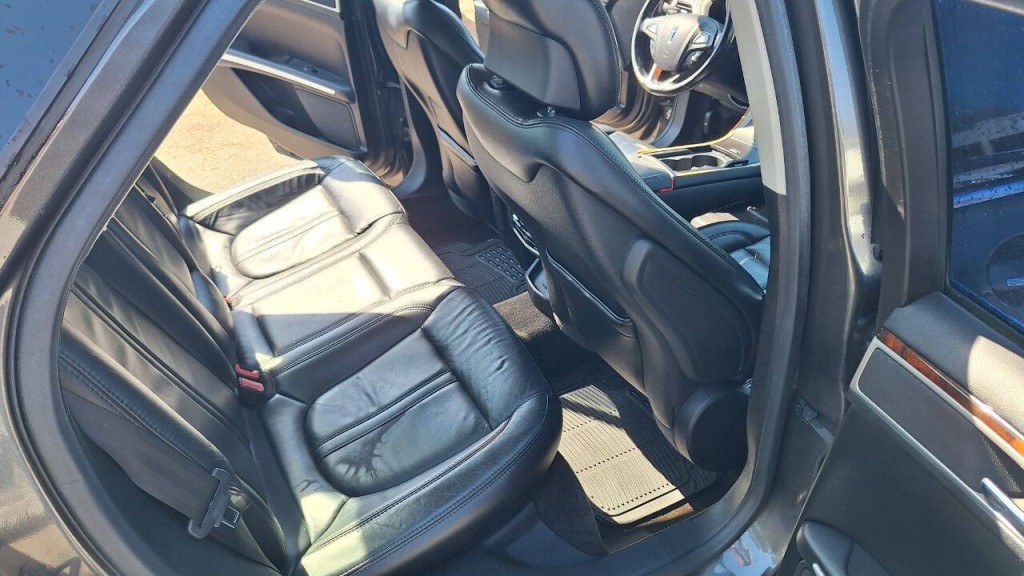 2016 Lincoln MKZ Image 22