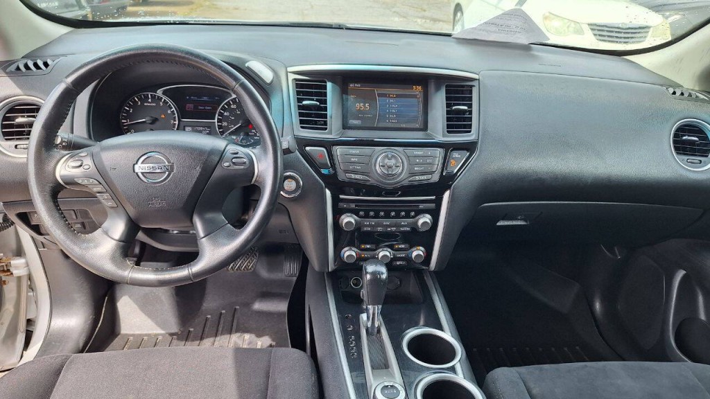 2014 Nissan Pathfinder Image 10