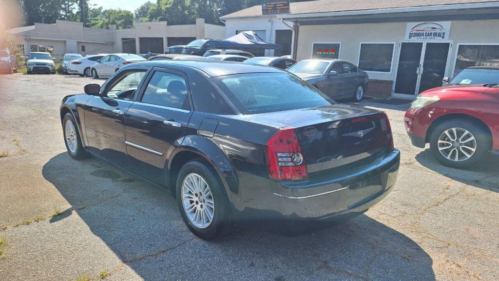 2010 Chrysler 300 Image 4