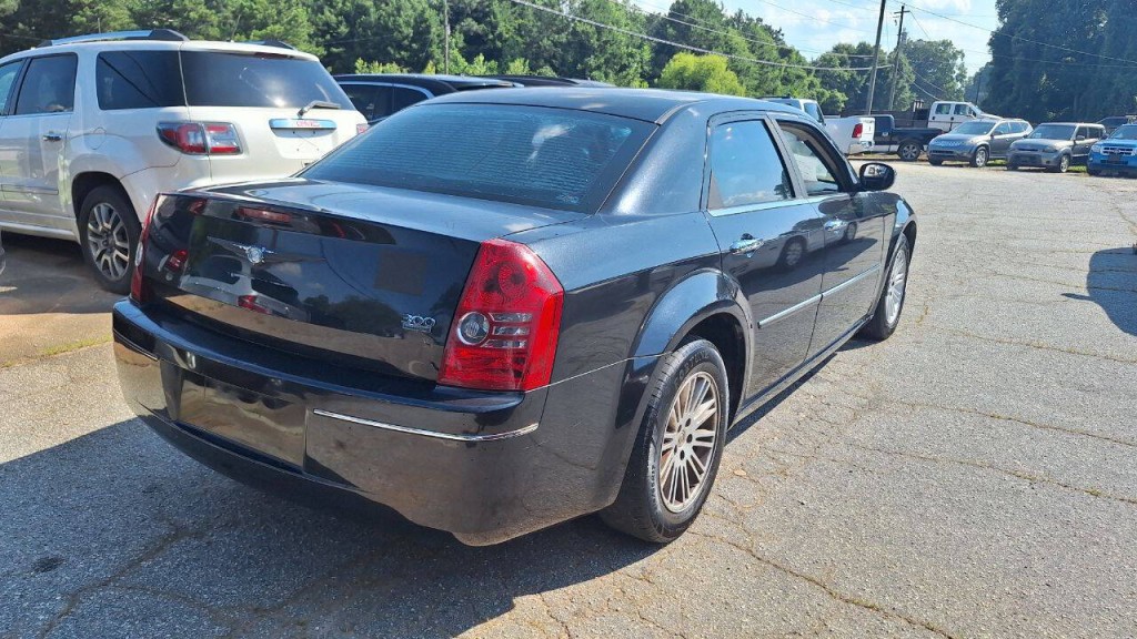 2010 Chrysler 300 Image 6