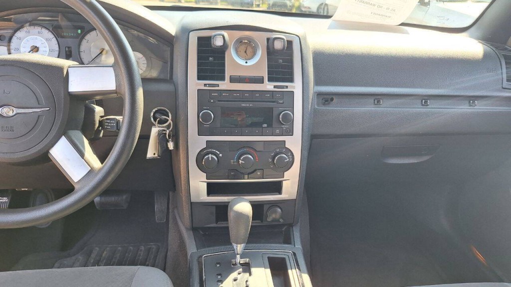 2010 Chrysler 300 Image 15
