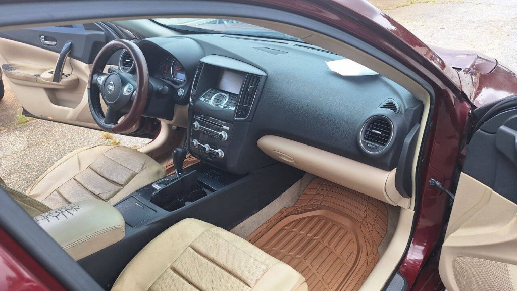 2012 Nissan Maxima Image 18