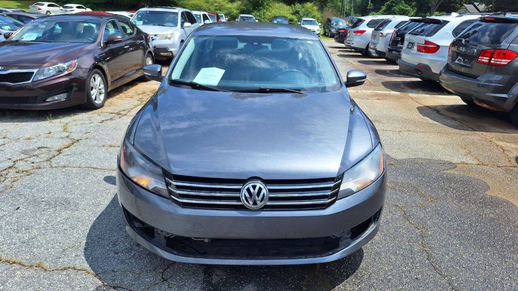 2015 Volkswagen Passat Image 2
