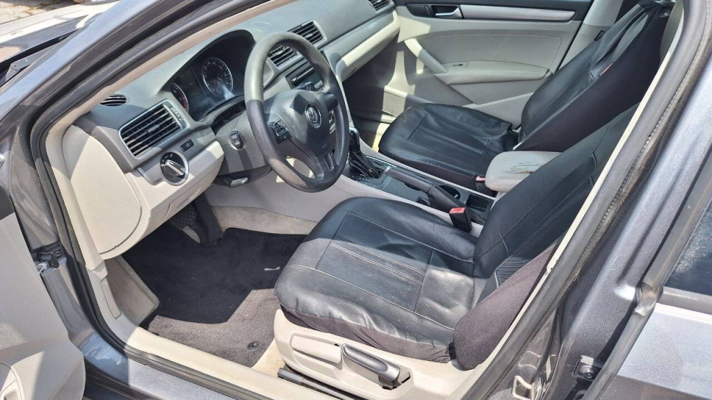 2015 Volkswagen Passat Image 9