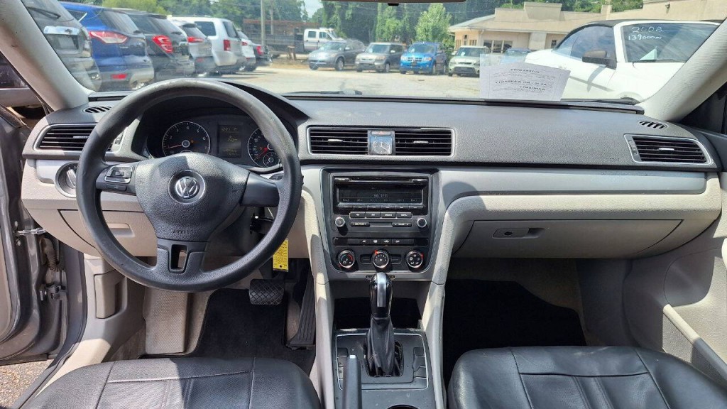 2015 Volkswagen Passat Image 11