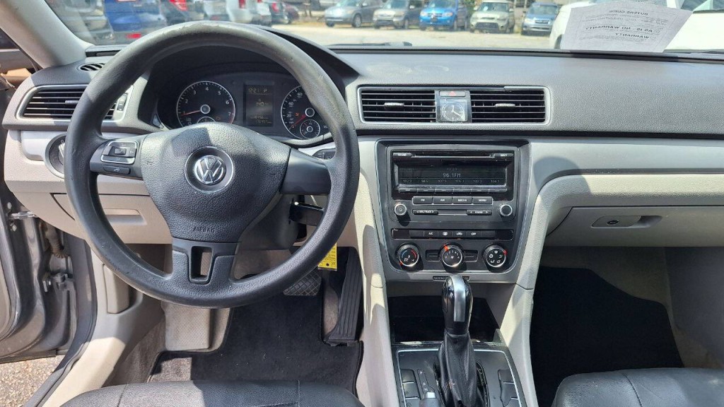 2015 Volkswagen Passat Image 12