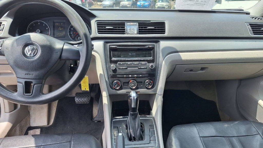 2015 Volkswagen Passat Image 13