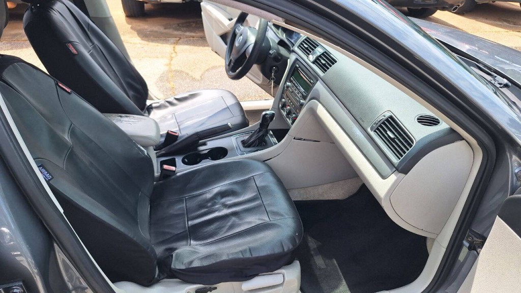 2015 Volkswagen Passat Image 14