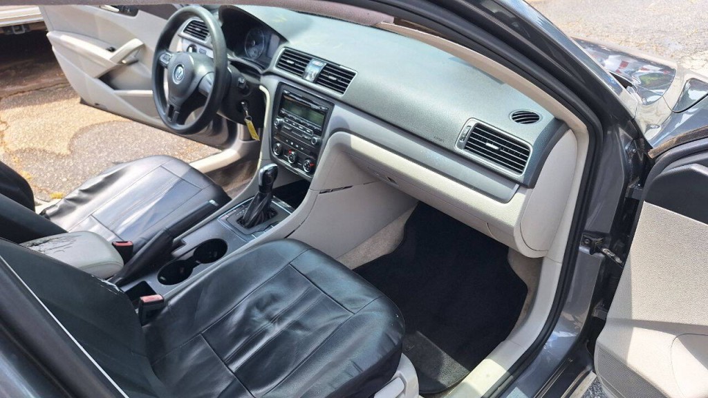 2015 Volkswagen Passat Image 15