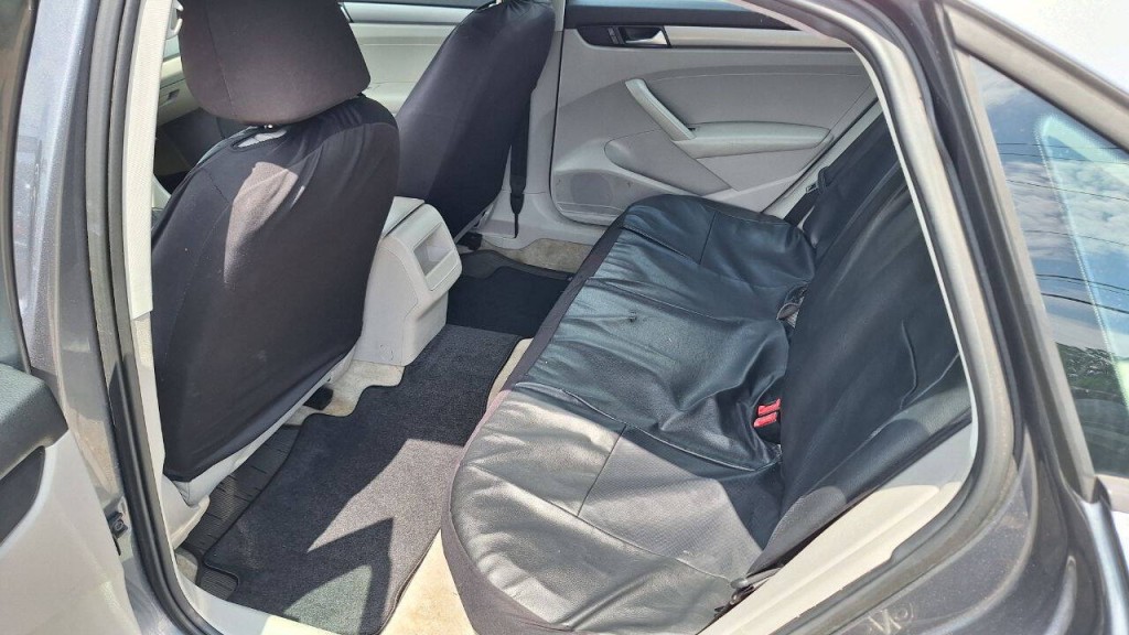 2015 Volkswagen Passat Image 18