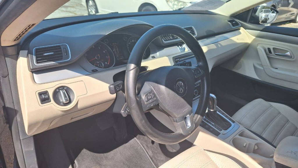 2012 Volkswagen CC Image 11