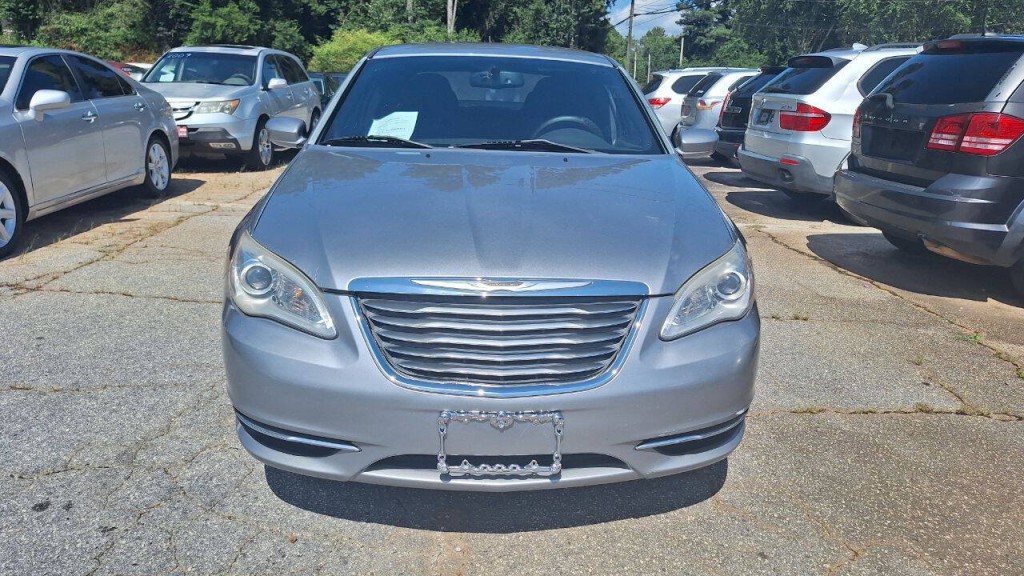 2013 Chrysler 200 Image 2