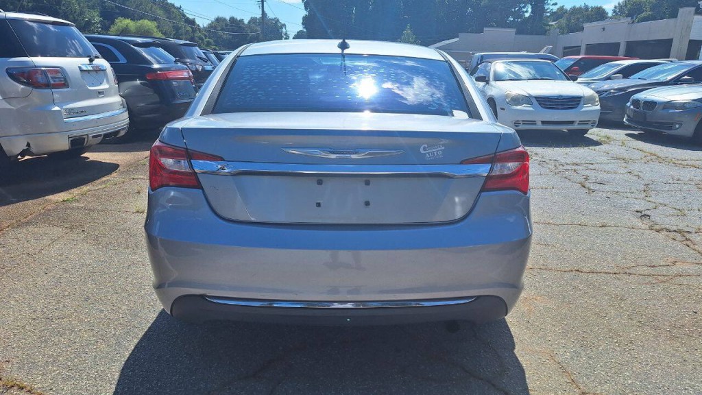 2013 Chrysler 200 Image 5
