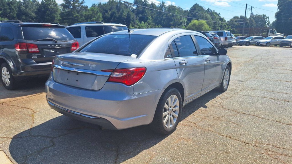2013 Chrysler 200 Image 6