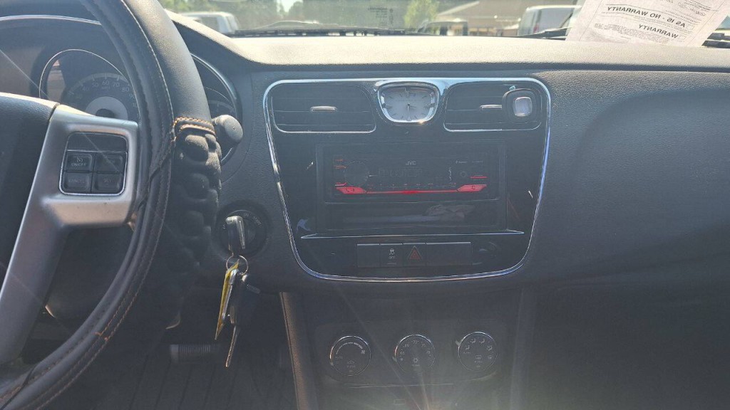 2013 Chrysler 200 Image 12