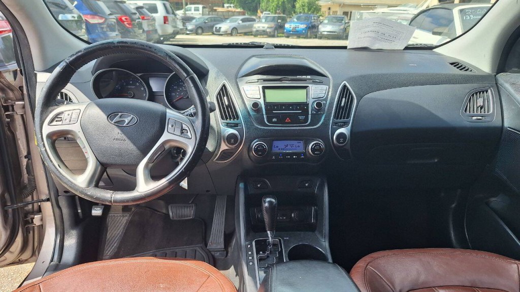 2012 Hyundai Tucson Image 12