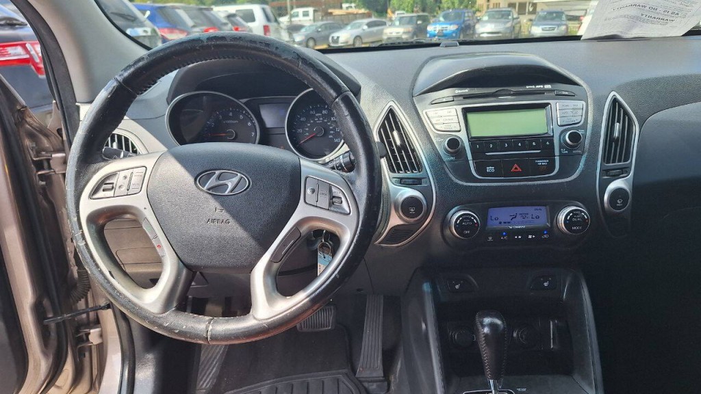 2012 Hyundai Tucson Image 14