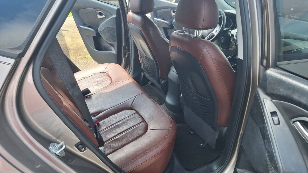 2012 Hyundai Tucson Image 22