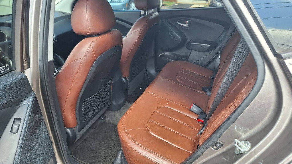 2012 Hyundai Tucson Image 25