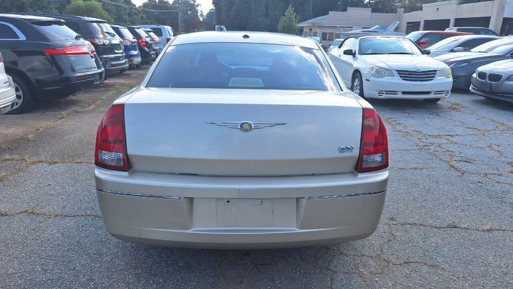 2006 Chrysler 300 Image 5