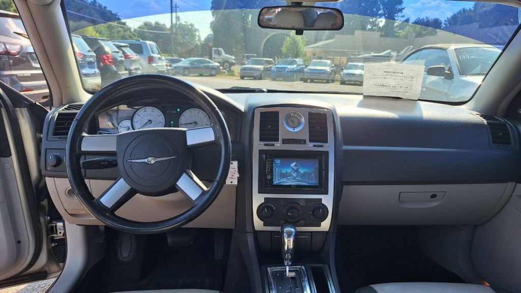 2006 Chrysler 300 Image 12