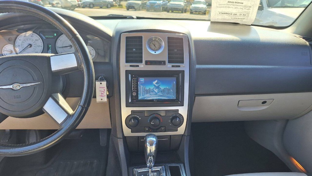 2006 Chrysler 300 Image 15