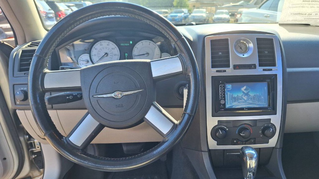 2006 Chrysler 300 Image 16