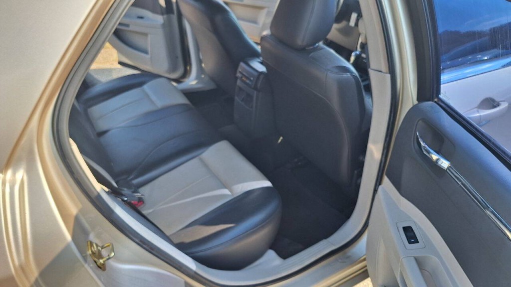 2006 Chrysler 300 Image 20