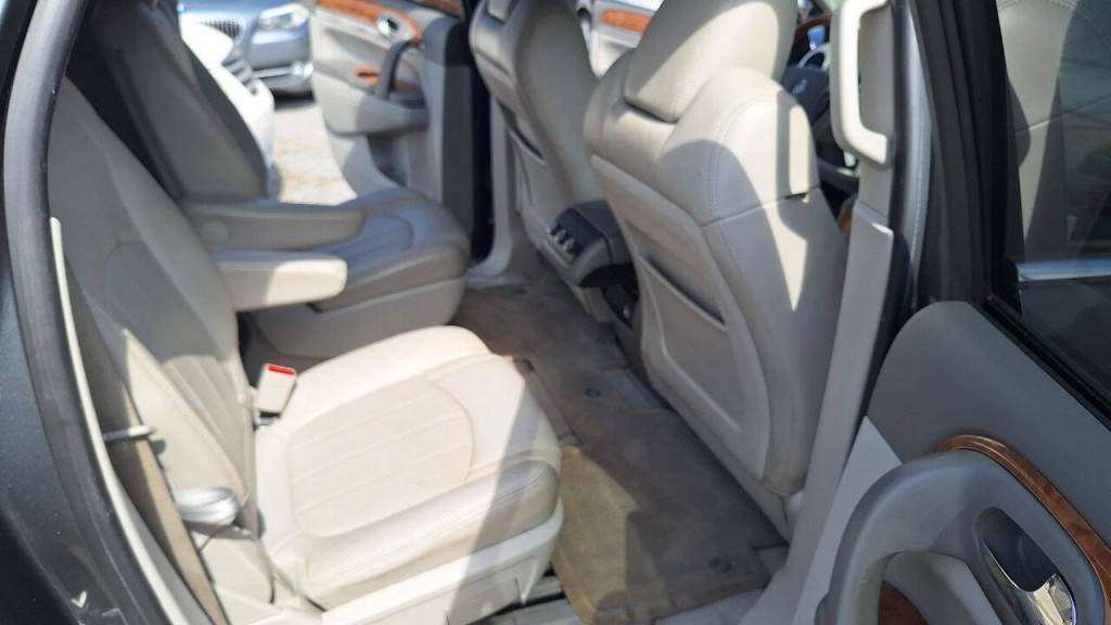 2011 Buick Enclave Image 24