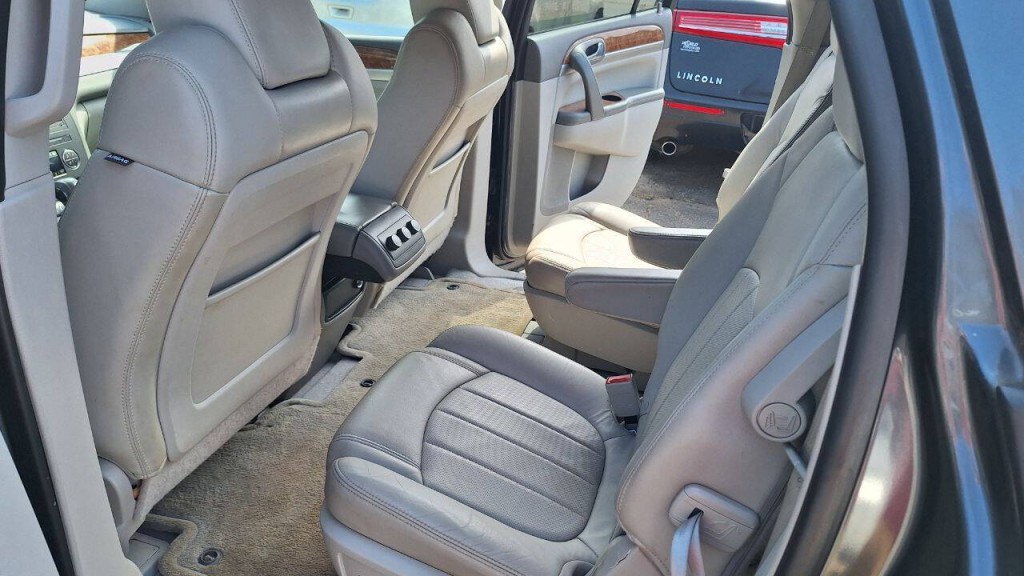 2011 Buick Enclave Image 27