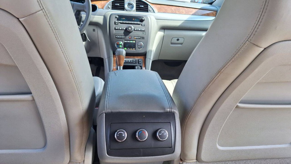 2011 Buick Enclave Image 28