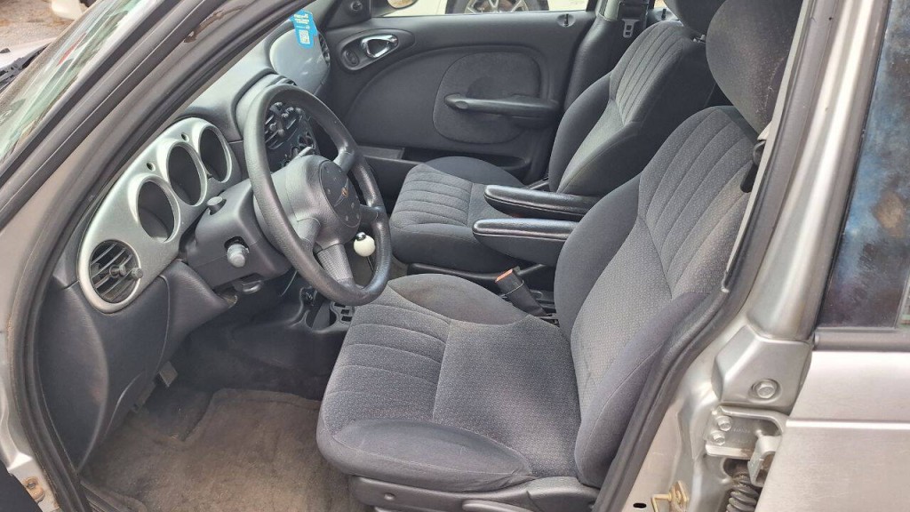 2004 Chrysler PT Cruiser Image 8