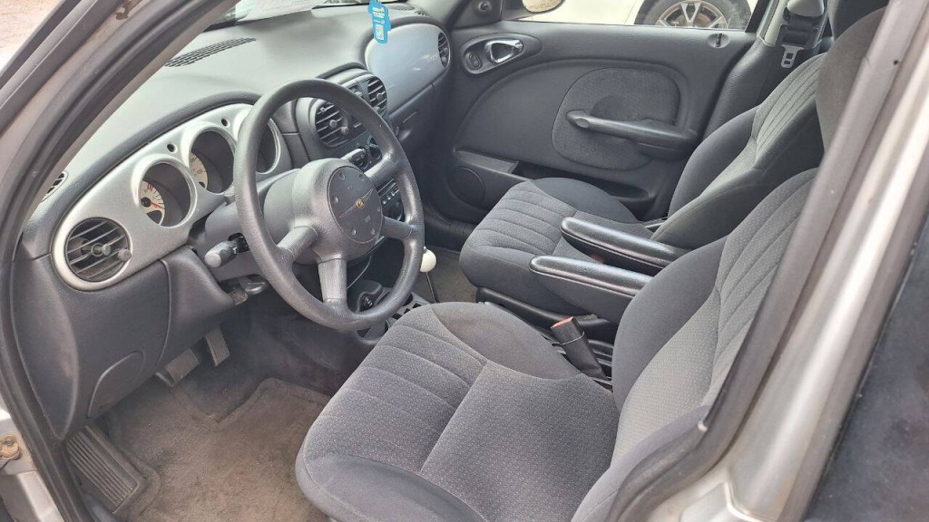2004 Chrysler PT Cruiser Image 9