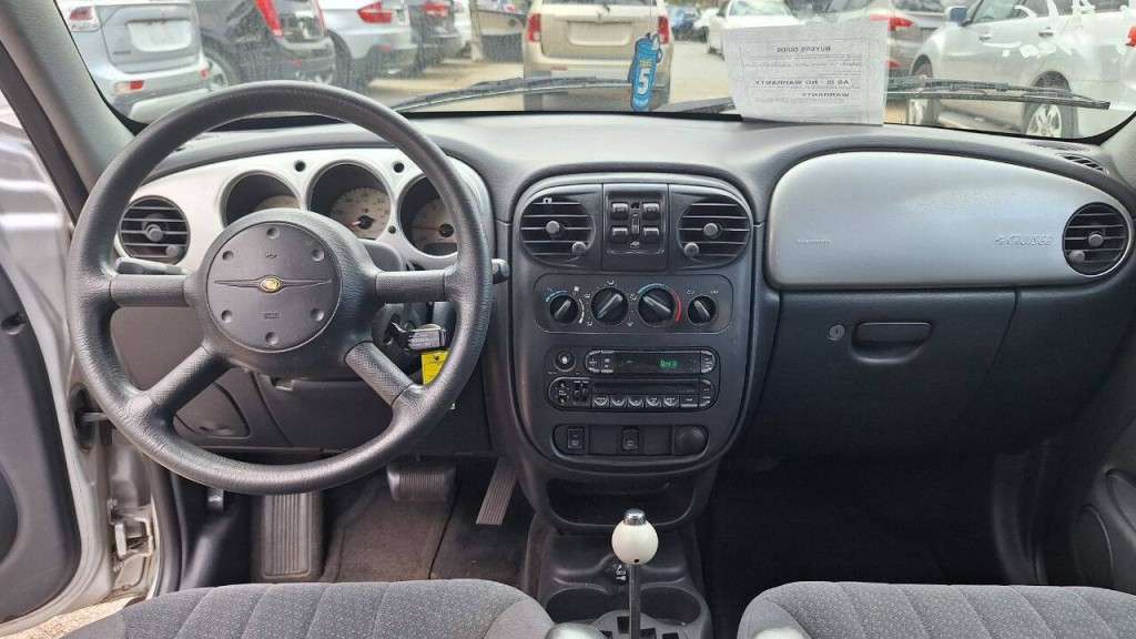 2004 Chrysler PT Cruiser Image 11