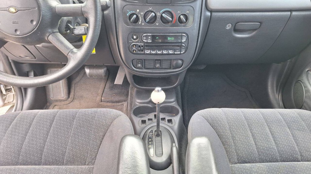 2004 Chrysler PT Cruiser Image 12