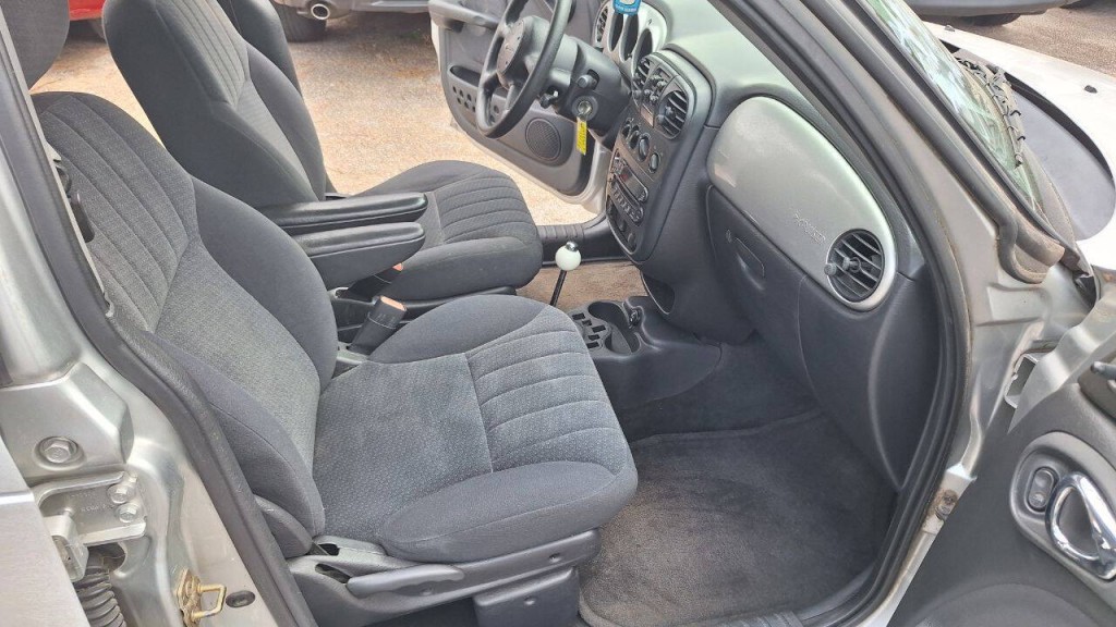 2004 Chrysler PT Cruiser Image 14