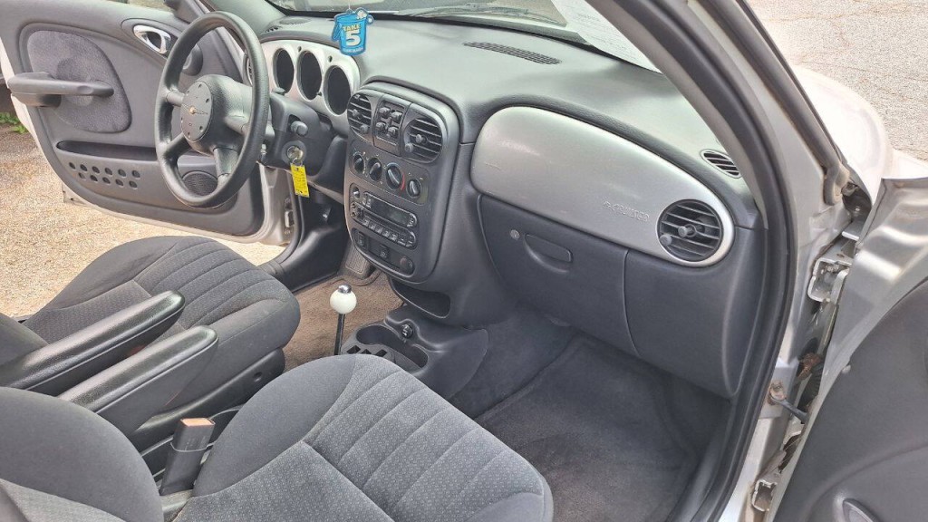 2004 Chrysler PT Cruiser Image 15
