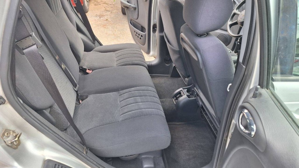 2004 Chrysler PT Cruiser Image 17