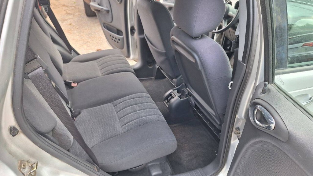 2004 Chrysler PT Cruiser Image 18