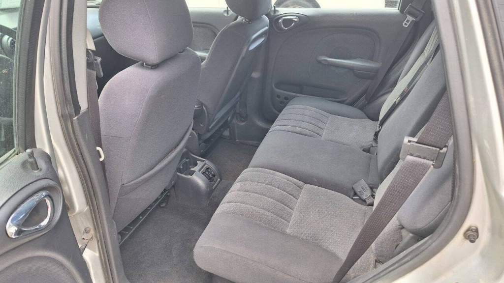 2004 Chrysler PT Cruiser Image 20