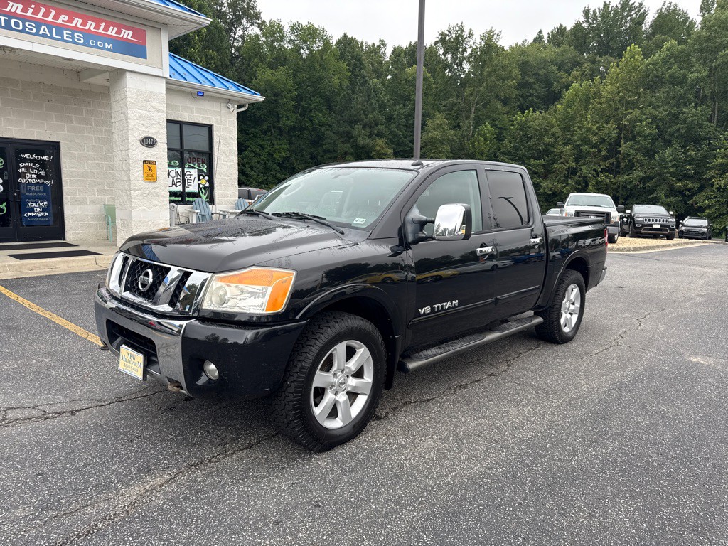 2010 Nissan Titan Image 1