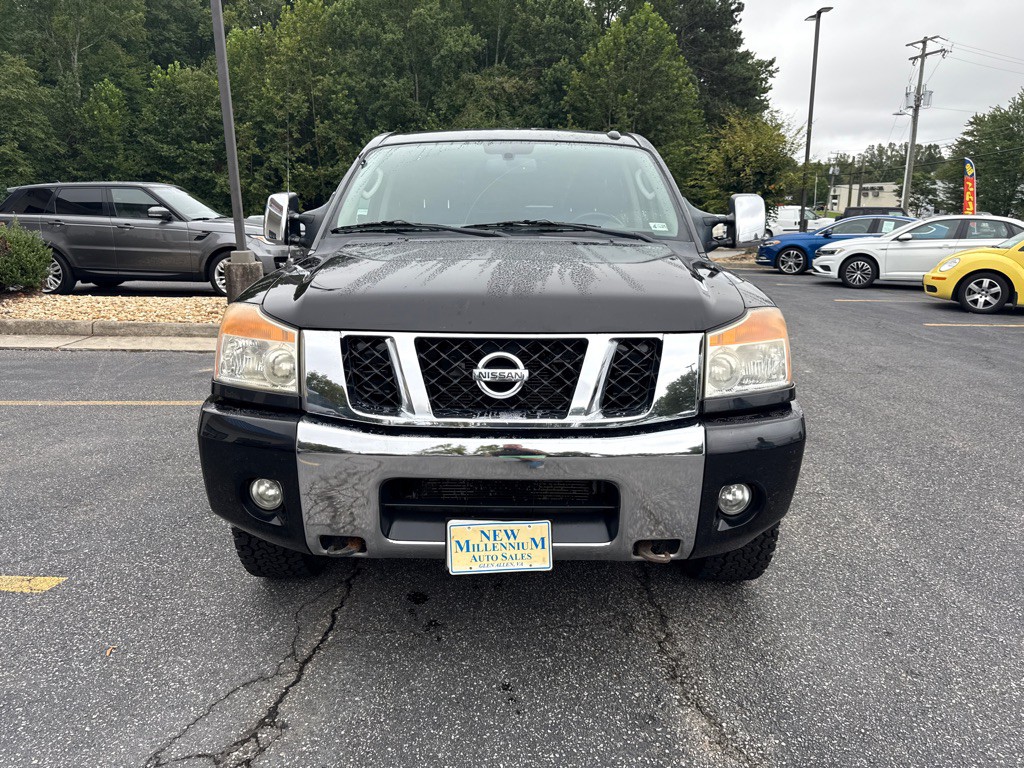 2010 Nissan Titan Image 3
