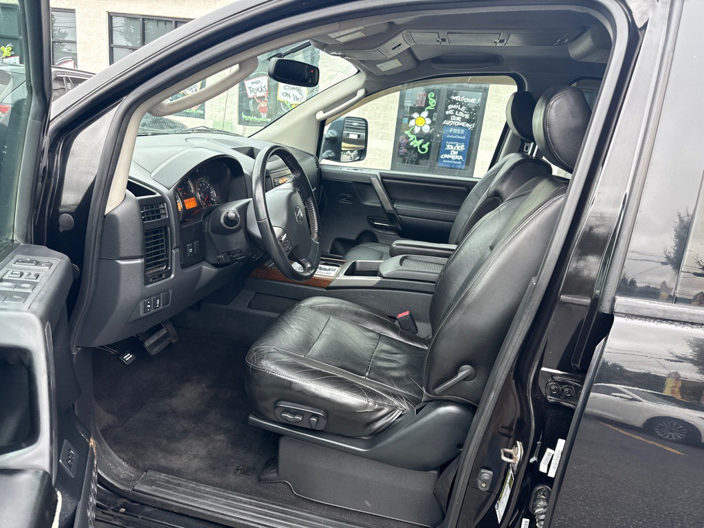 2010 Nissan Titan Image 6