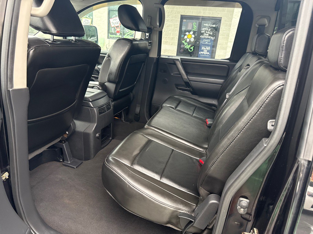 2010 Nissan Titan Image 7