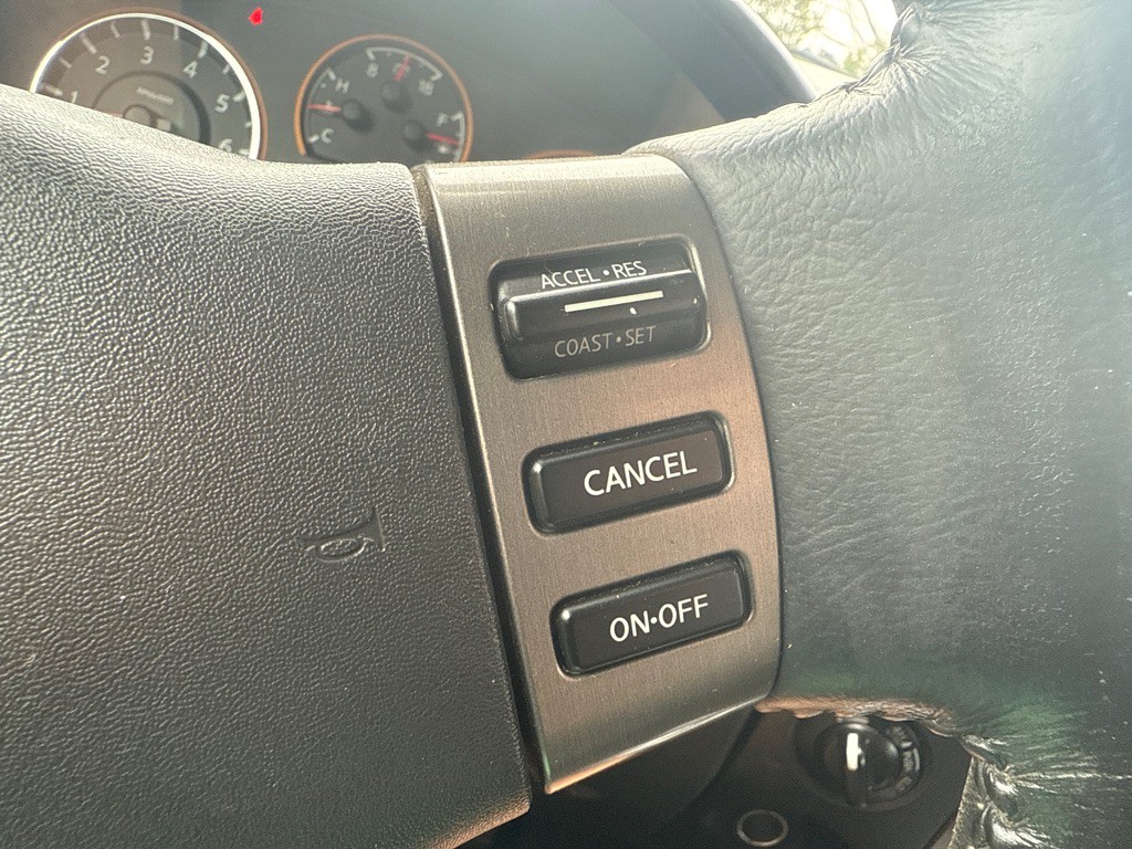 2010 Nissan Titan Image 10